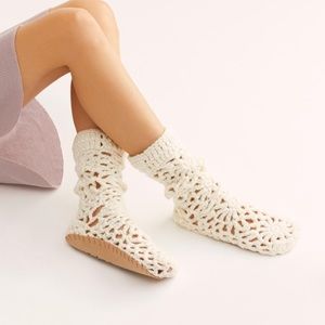 💜 Free People Warm Wishes Crochet Slipper 💜